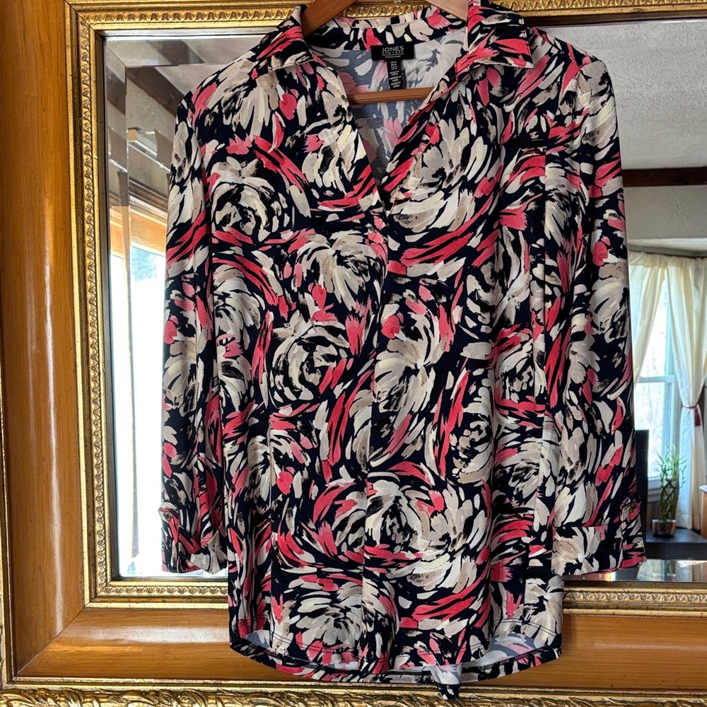 Jones New York Signature Blue & Pink V-Neck Top - Size M